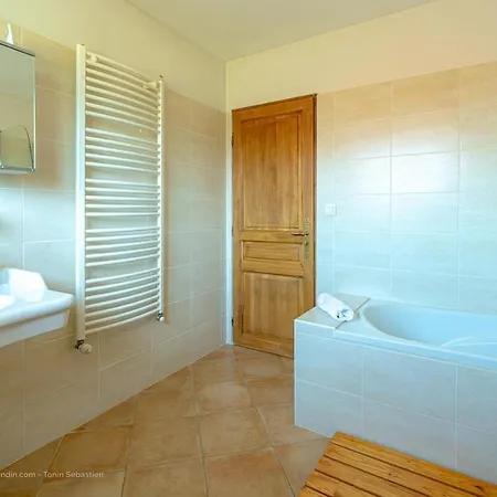 Дом отдыха Des Amarylis - 3 Bedrooms, Parking, And Garden Экс-ле-Бен
