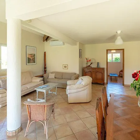 Des Amarylis - 3 Bedrooms, Parking, And Garden *