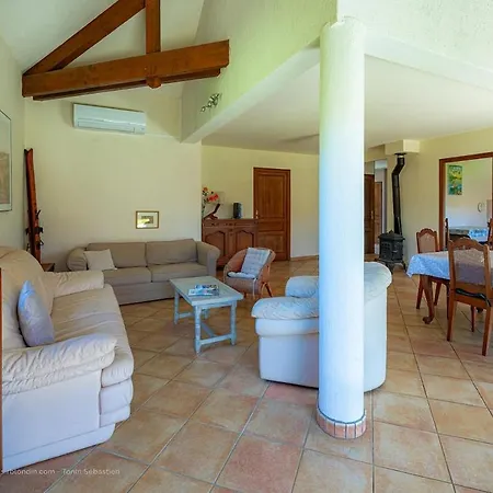 Des Amarylis - 3 Bedrooms, Parking, And Garden Feriehus